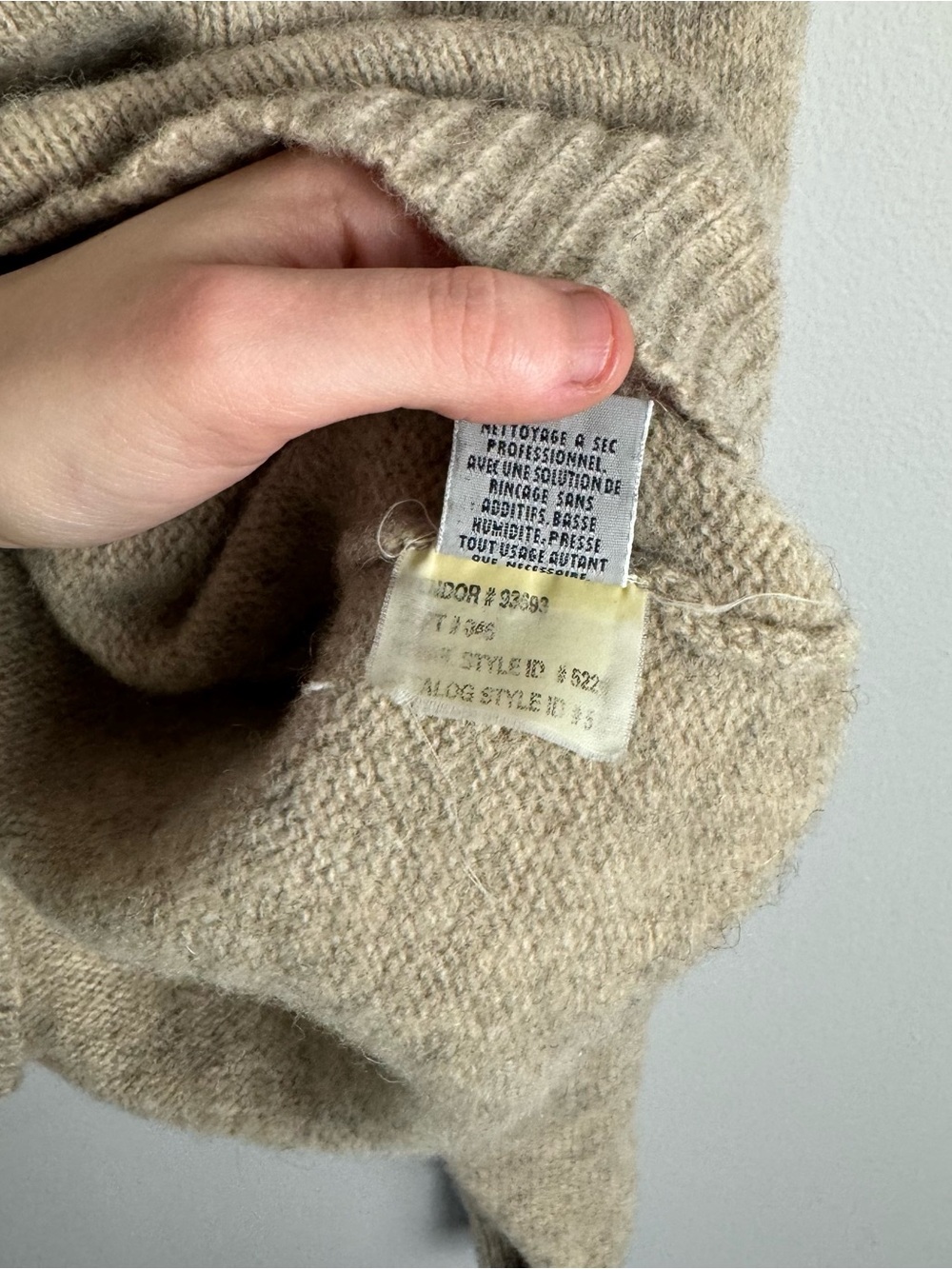 Vintage Eddie Bauer 100% Wool Men’s V Neck Tan Sweater - Picture 7 of 9